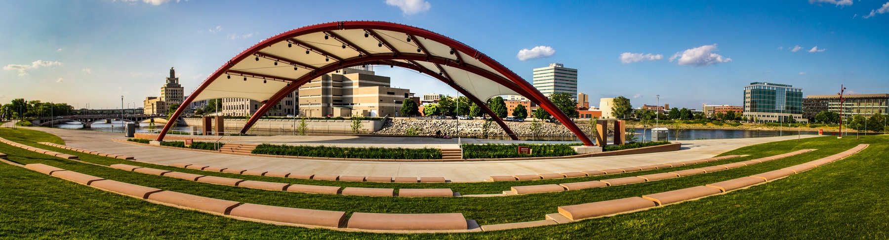 WGACedarRapidsCity8407Pano