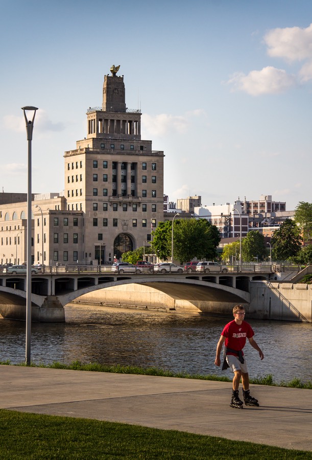 WGACedarRapidsCity8443
